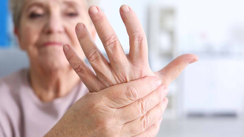 Viêm khớp dạng thấp là một bệnh về xương khớp phổ biến hiện nay